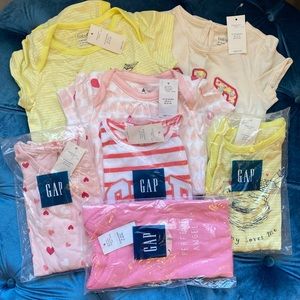 Lot of 7 New with tags Baby Gap Onesies